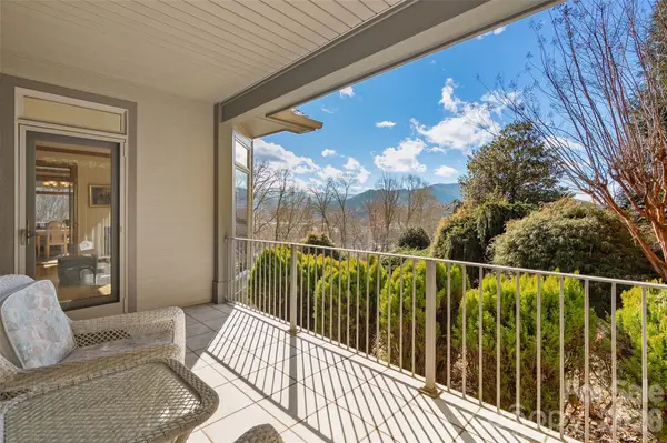 78 Banker DR, Waynesville, NC 28786