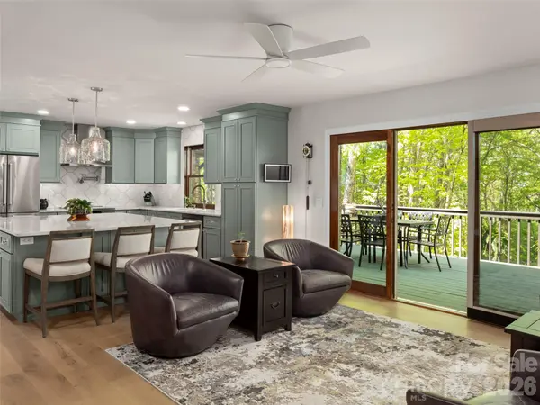 152 Eastmoor DR, Asheville, NC 28805