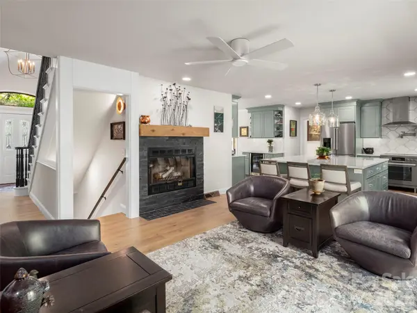 152 Eastmoor DR, Asheville, NC 28805