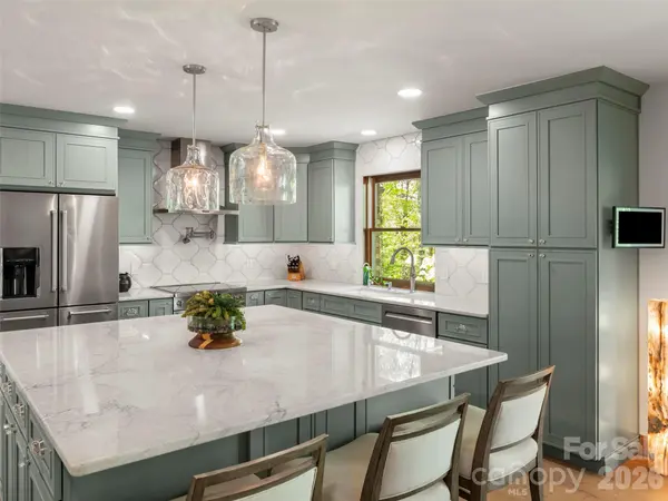 152 Eastmoor DR, Asheville, NC 28805