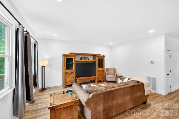 116 Arnold RD, Asheville, NC 28805