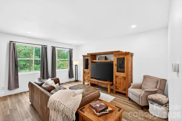 116 Arnold RD, Asheville, NC 28805