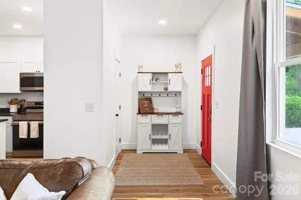 116 Arnold RD, Asheville, NC 28805
