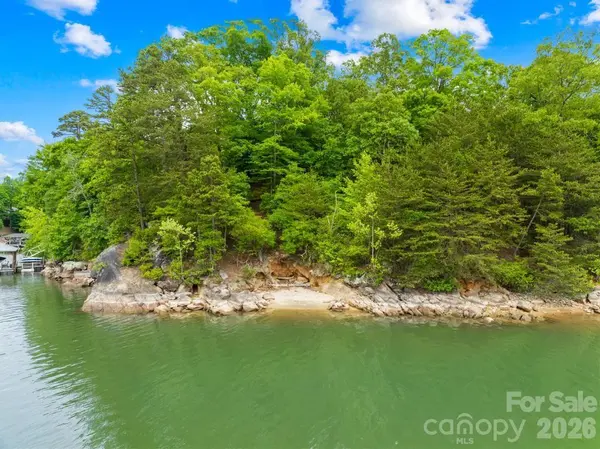 268 S Harbor Watch DR, Statesville, NC 28677