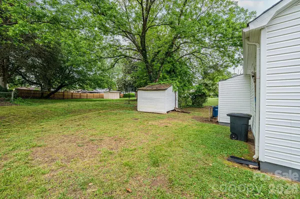 1725 8th AVE NE, Hickory, NC 28601