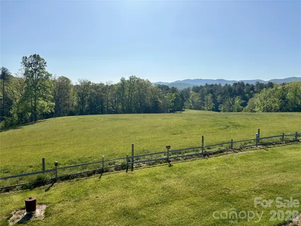 377 Upper Grassy Branch RD, Asheville, NC 28805