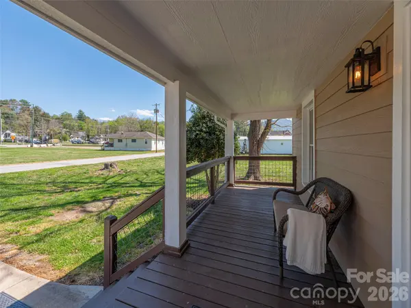 274 Charles ST, Clyde, NC 28721
