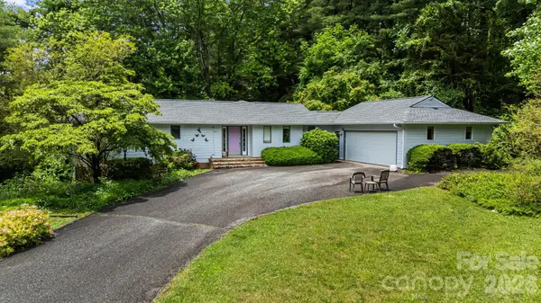 11 Beaumont DR, Hendersonville, NC 28739