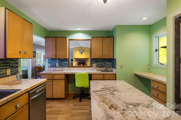 11 Beaumont DR, Hendersonville, NC 28739