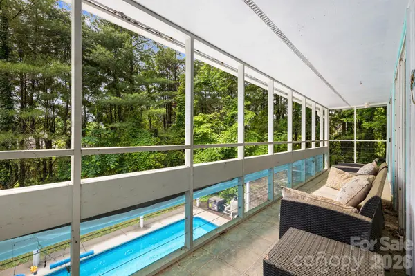 11 Beaumont DR, Hendersonville, NC 28739