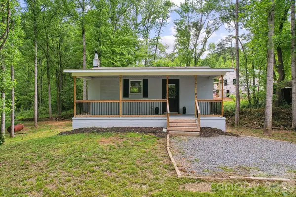 1014 N Mountain ST, Cherryville, NC 28021