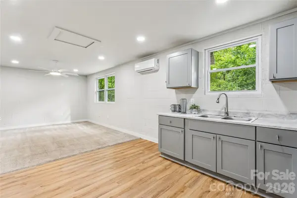 1014 N Mountain ST, Cherryville, NC 28021