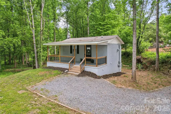 1014 N Mountain ST, Cherryville, NC 28021