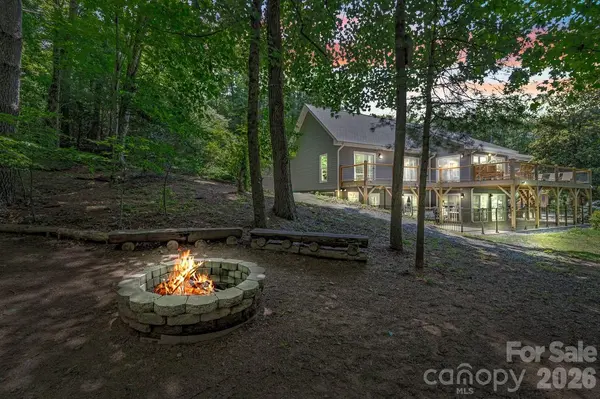 153 Skyview CIR, Asheville, NC 28804