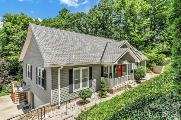 153 Skyview CIR, Asheville, NC 28804