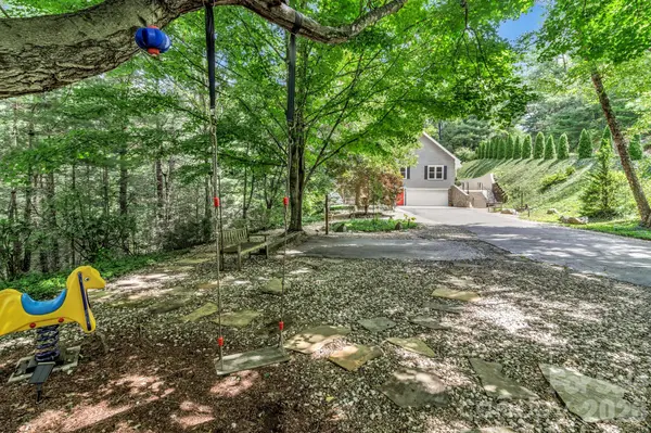 153 Skyview CIR, Asheville, NC 28804