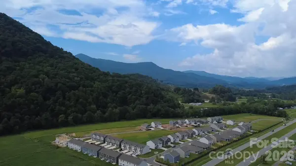 175 Creekwalk LN, Waynesville, NC 28785