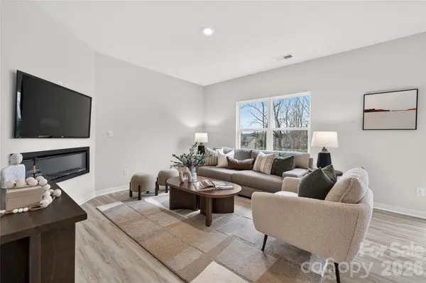 175 Creekwalk LN, Waynesville, NC 28785