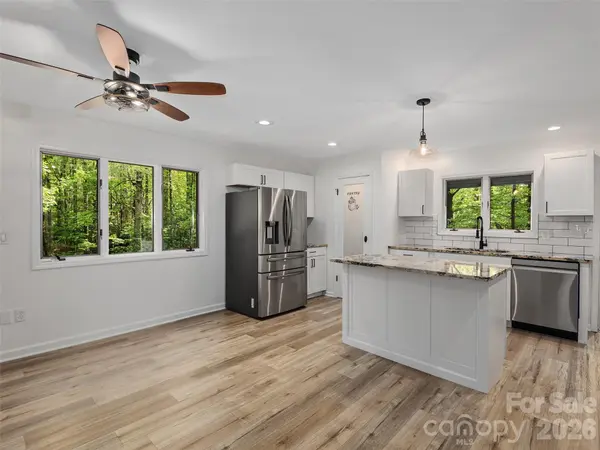 209 Ivy Hill RD, Hendersonville, NC 28792