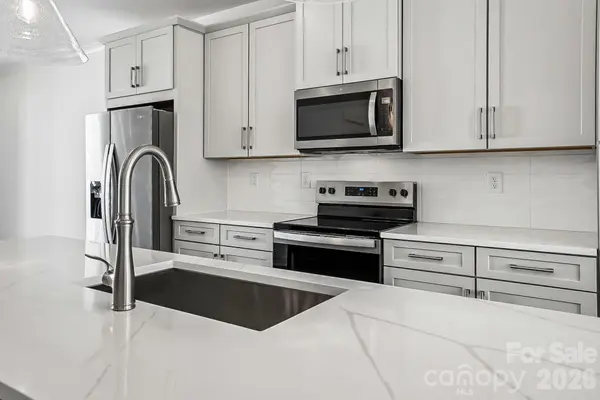1131 Kokomo LN, Charlotte, NC 28206
