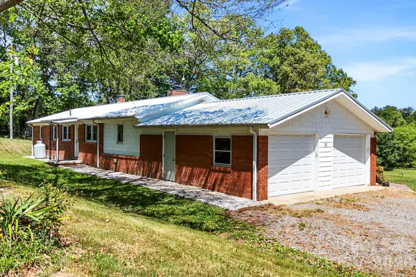 18 Hilda LN, Mills River, NC 28759