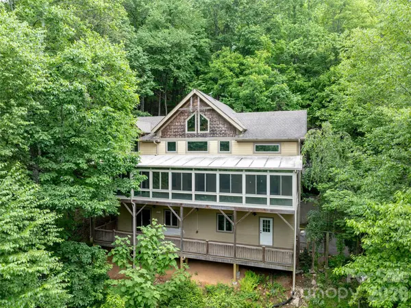 82 Red Oak DR, Mills River, NC 28759