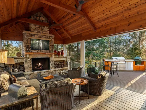 701 Baneberry CT, Asheville, NC 28803