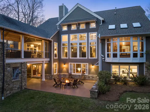 701 Baneberry CT, Asheville, NC 28803
