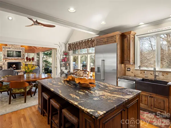 701 Baneberry CT, Asheville, NC 28803