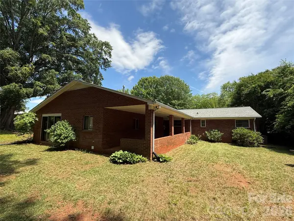 2012 N Deal AVE, Newton, NC 28658