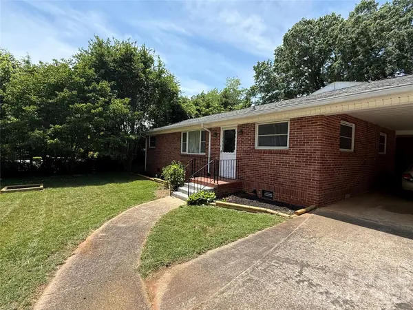 2012 N Deal AVE, Newton, NC 28658