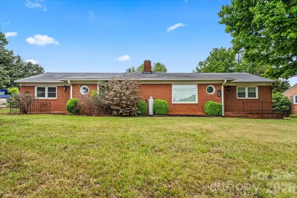 1204 W fifth AVE, Lexington, NC 27295