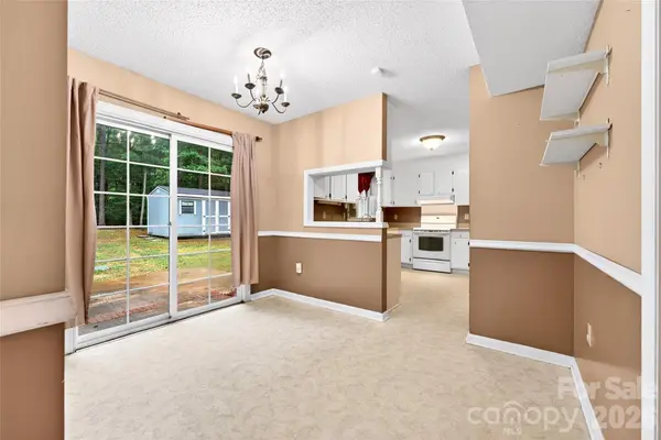 621 Winter Wood DR, Matthews, NC 28105