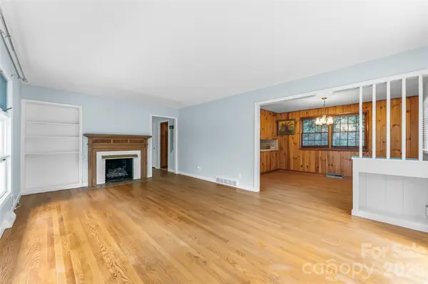 98 Limberlost DR, Hendersonville, NC 28739