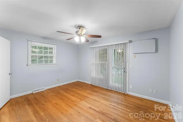 98 Limberlost DR, Hendersonville, NC 28739