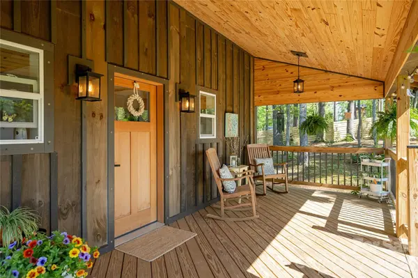 18 N Bear View DR, Hendersonville, NC 28792