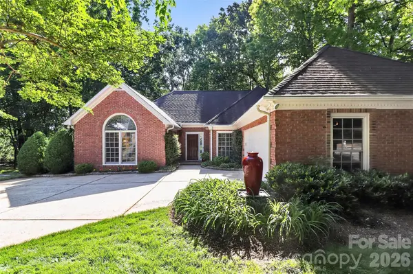 8902 Taunton DR, Huntersville, NC 28078
