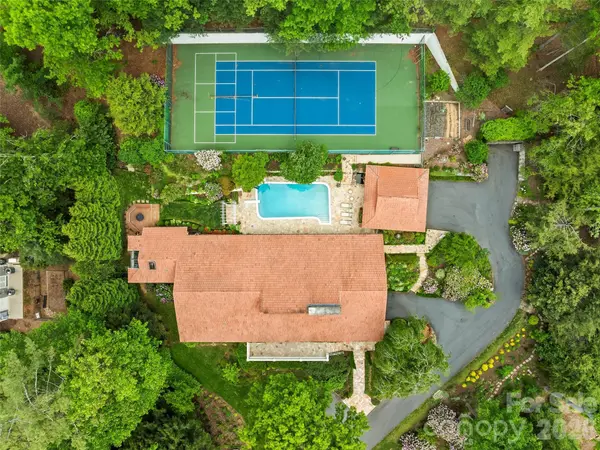 69 Forest RD, Asheville, NC 28803