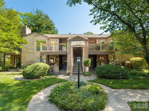 38 Ravencroft LN #E, Asheville, NC 28803