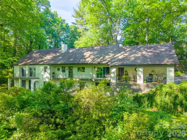 77 Oakwood LN, Sylva, NC 28779