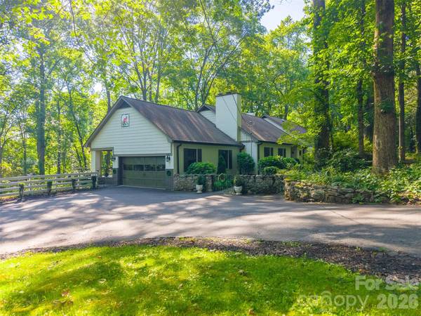 77 Oakwood LN, Sylva, NC 28779
