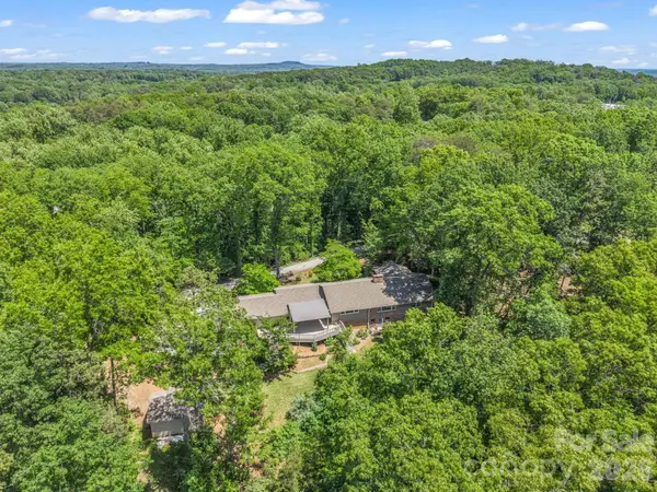 7 Hearthstone LN, Landrum, SC 29356