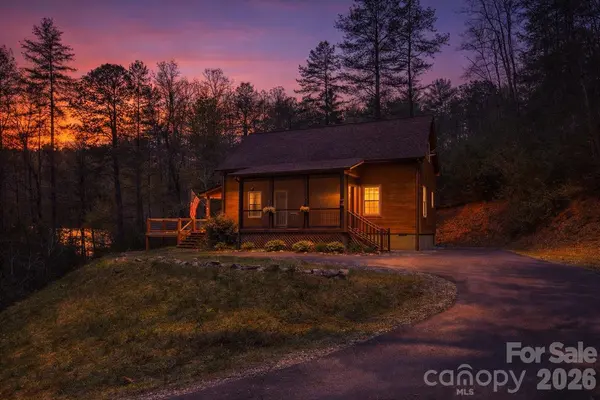 138 Hubbell LN, Robbinsville, NC 28771