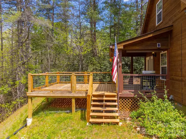 138 Hubbell LN, Robbinsville, NC 28771