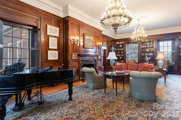 324 Vanderbilt RD, Asheville, NC 28803