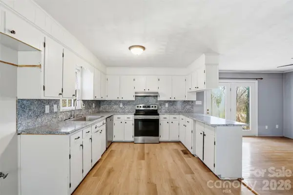 324 Pawley DR, Charlotte, NC 28214