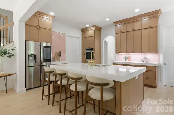 1325 Gateshead LN, Matthews, NC 28105
