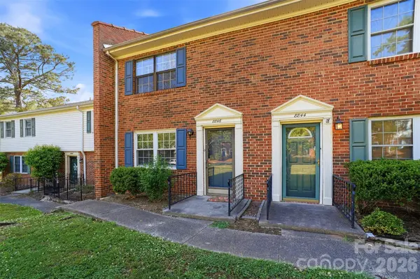 8846 Hunter Ridge DR, Charlotte, NC 28226