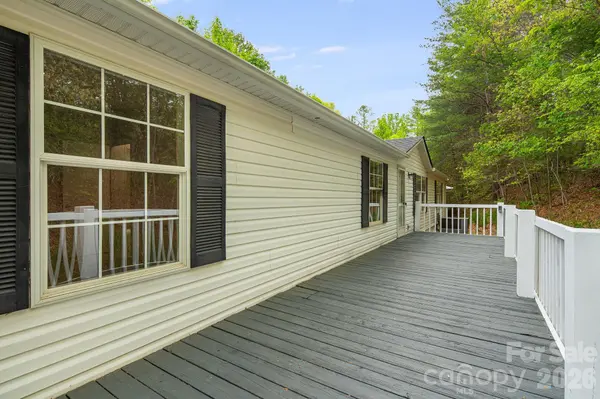 90 High Point RD, Weaverville, NC 28787