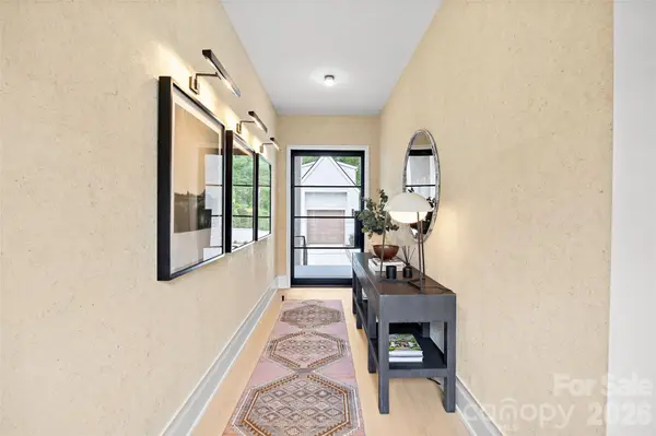 4111 Columbine CIR, Charlotte, NC 28211